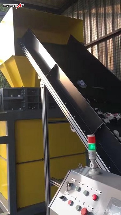 蘇州羅技電子垃圾破碎機現場圖1