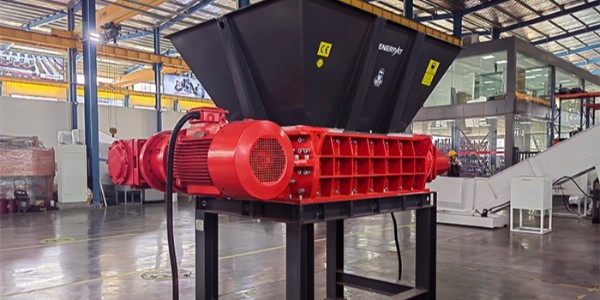 布料破碎機老是卡機為什么？該怎么避免？