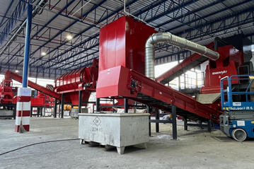 泰國-曼谷某公司定制斷橋鋁破碎線客戶現(xiàn)場