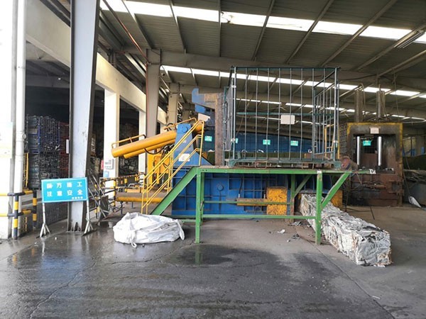 威立雅與恩派特定制全自動廢鋼打包機案例