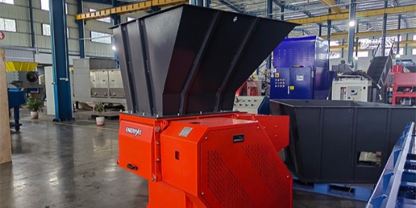 廢舊薄膜撕碎機只能用單軸嗎？該怎么選？