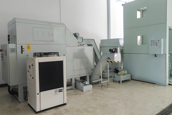 廣東大冶摩托車技術公司定制鐵屑壓餅機案例