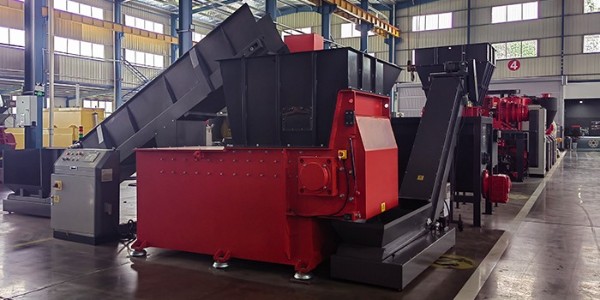 噸包破碎用什么機器？噸包撕碎機哪家的好用？