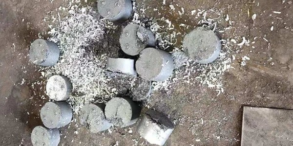 鐵屑壓餅機壓不成形怎么回事？鐵屑壓餅機壓餅不成形原因分析