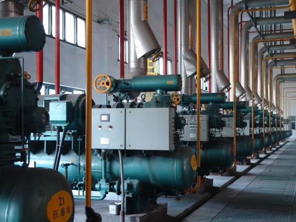 北京某壓縮機公司定制鐵屑壓餅機案例