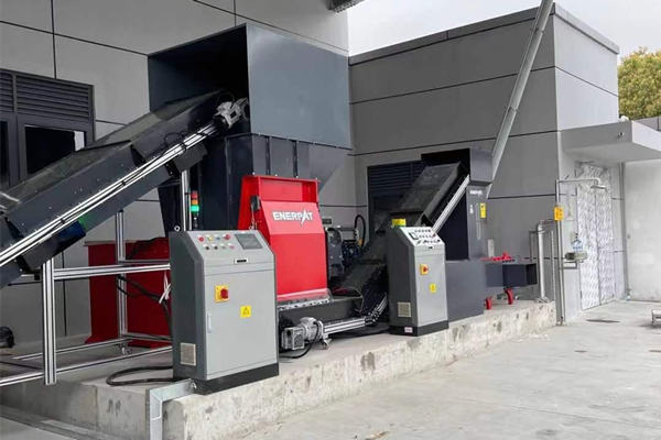 蘇州某制藥公司定制藥品包裝盒破碎機案例