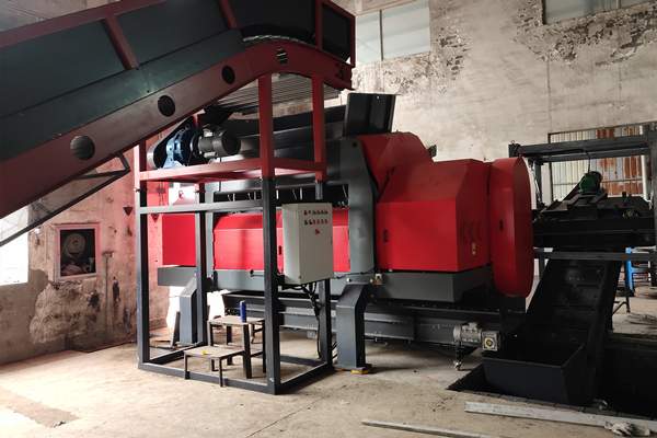 杭州某固廢處理公司定制易拉罐包塊破碎設備案例