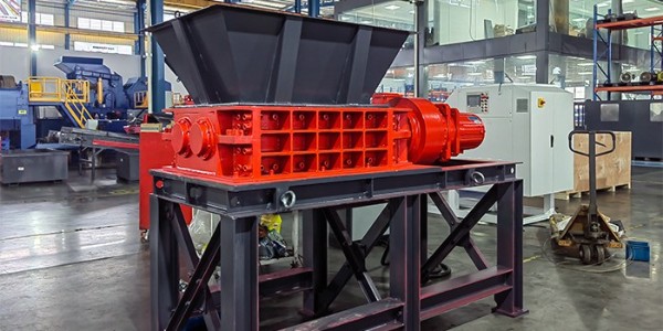 廢棄工業(yè)垃圾處理難？來看看一般工業(yè)垃圾撕碎機