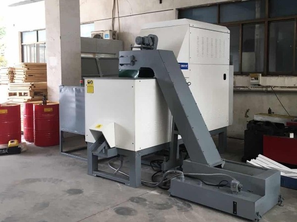 福州某鋁業(yè)公司定制鋁屑壓餅機案例