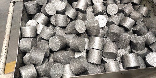 節(jié)省能源有新招！鋁合金屑壓餅機助力再生鋁生產(chǎn)