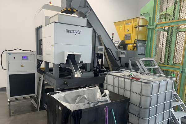 輝門東西（青島）活塞公司定制鋼屑壓餅機案例